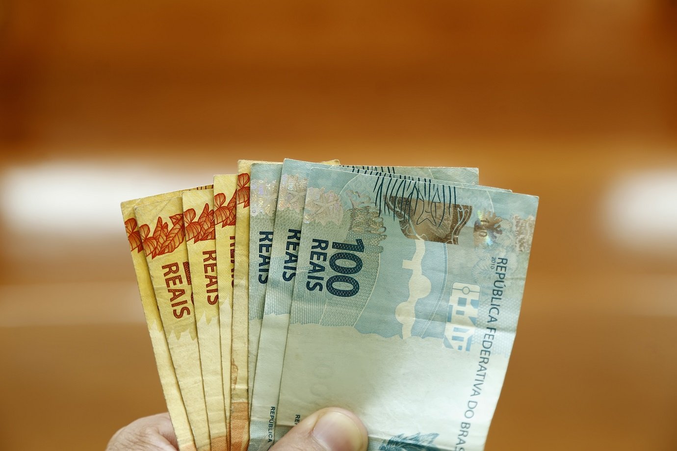 Tarcísio sanciona salário mínimo paulista de R$ 1.804; veja quem tem direito